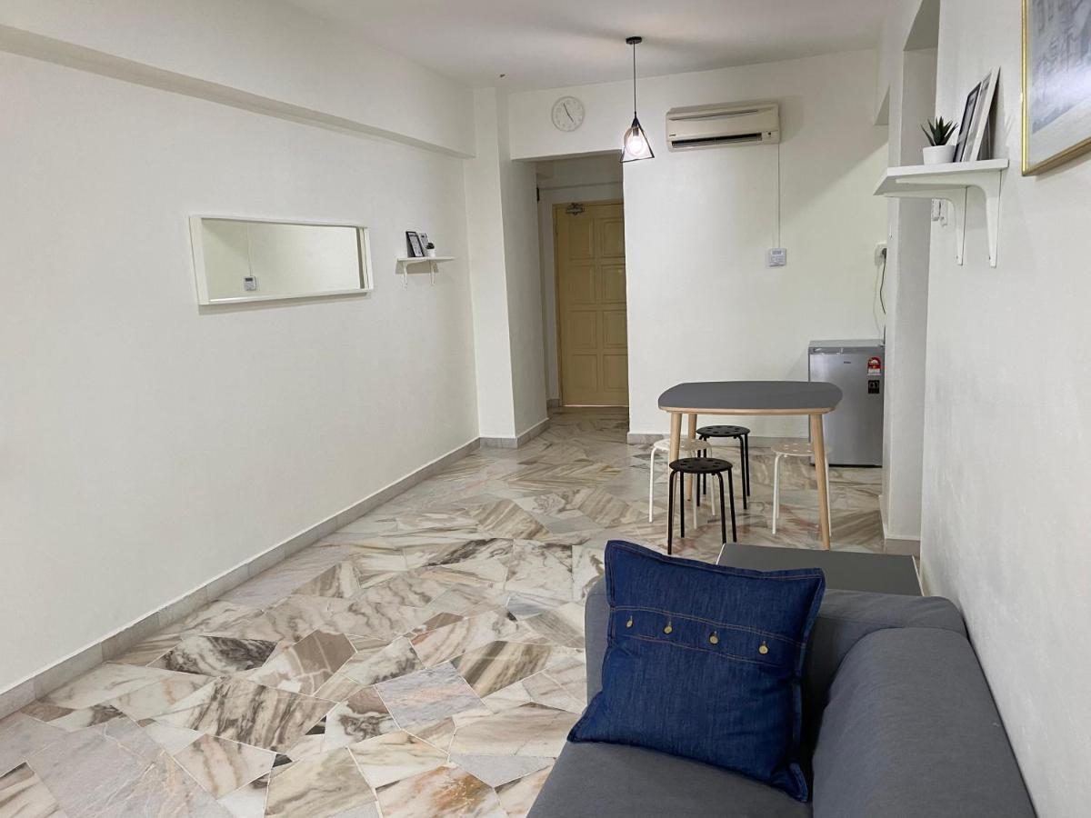 2 Bedroom Seaview Apartment *