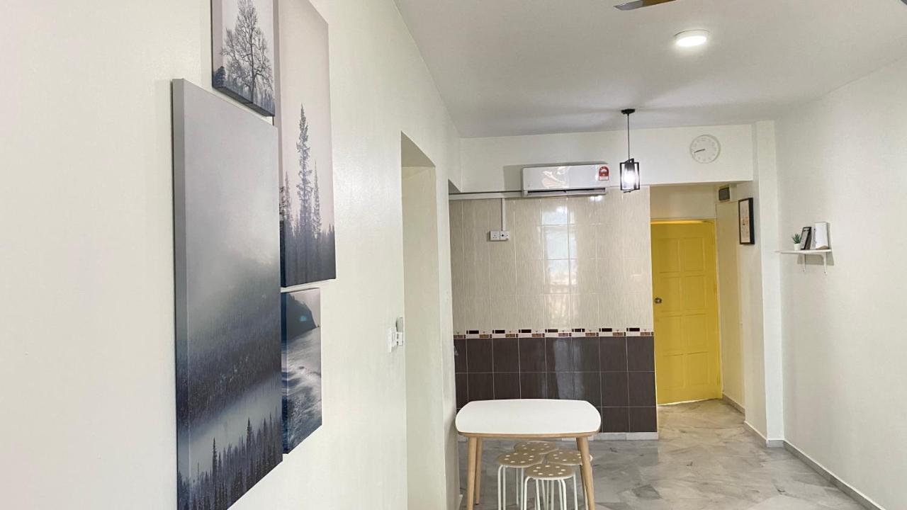 2 Bedroom Seaview Apartment *
