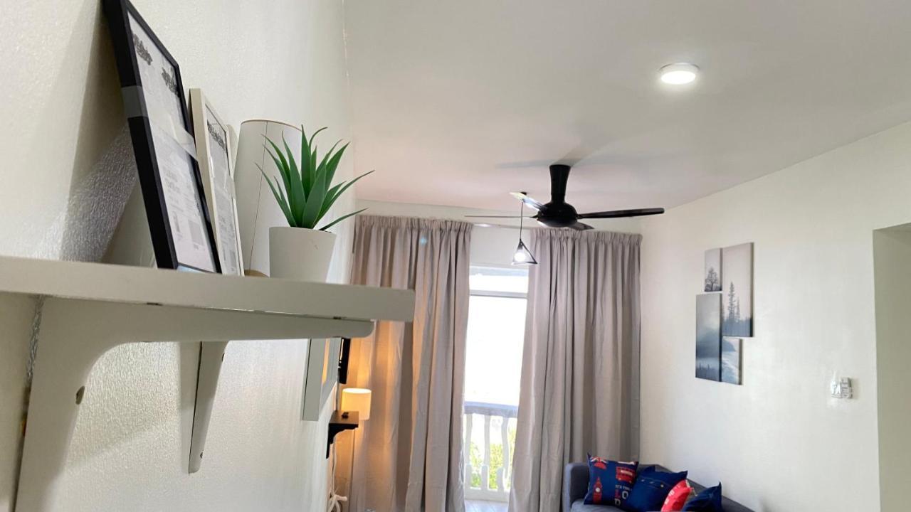 2 Bedroom Seaview Apartment *