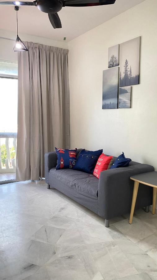 2 Bedroom Seaview Apartment *