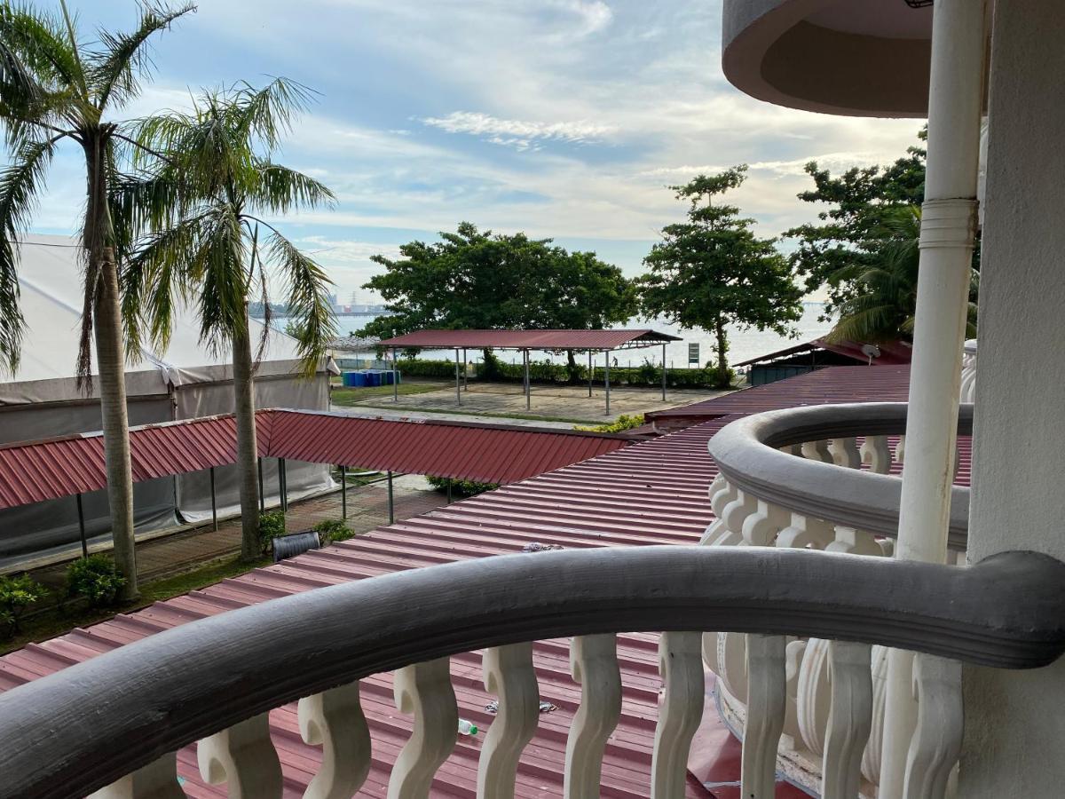 2 Bedroom Seaview Apartment *