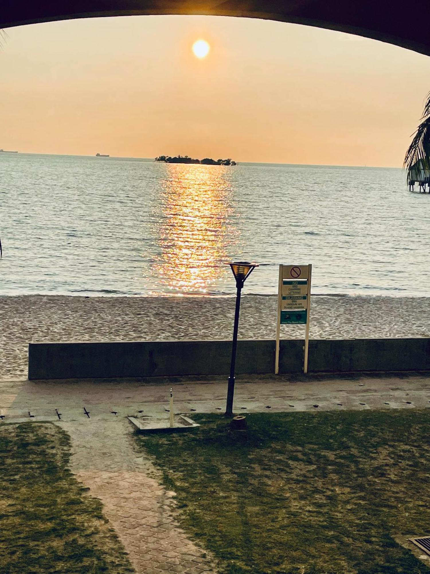 2 Bedroom Seaview Apartment *